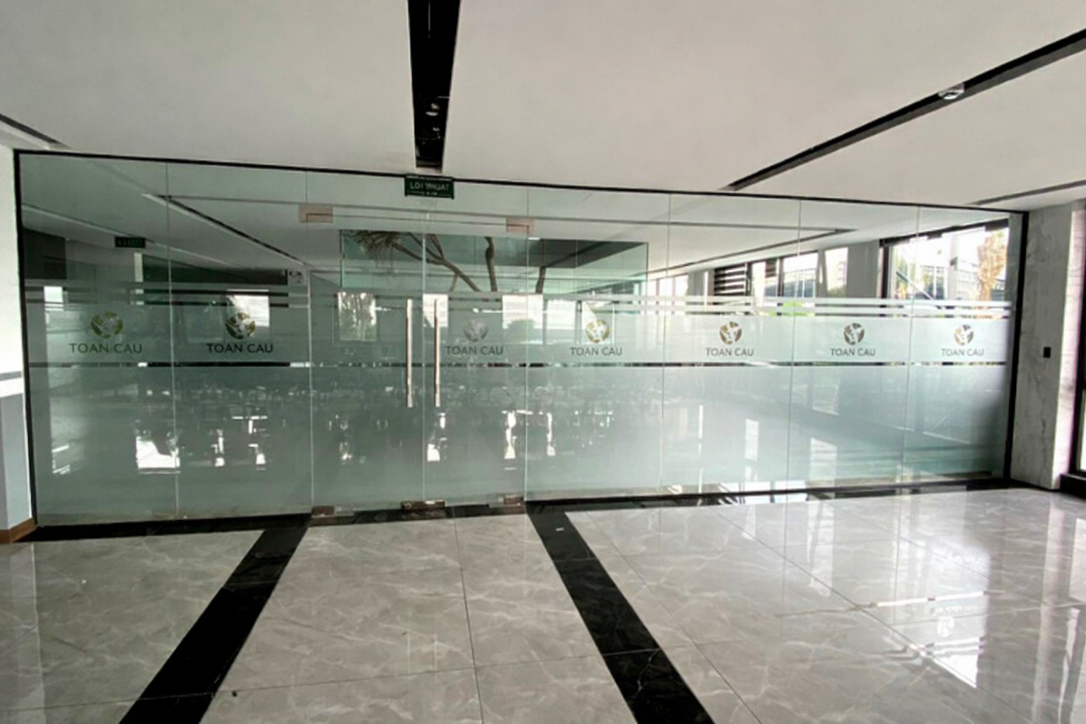 Vách Kính Cường Lực