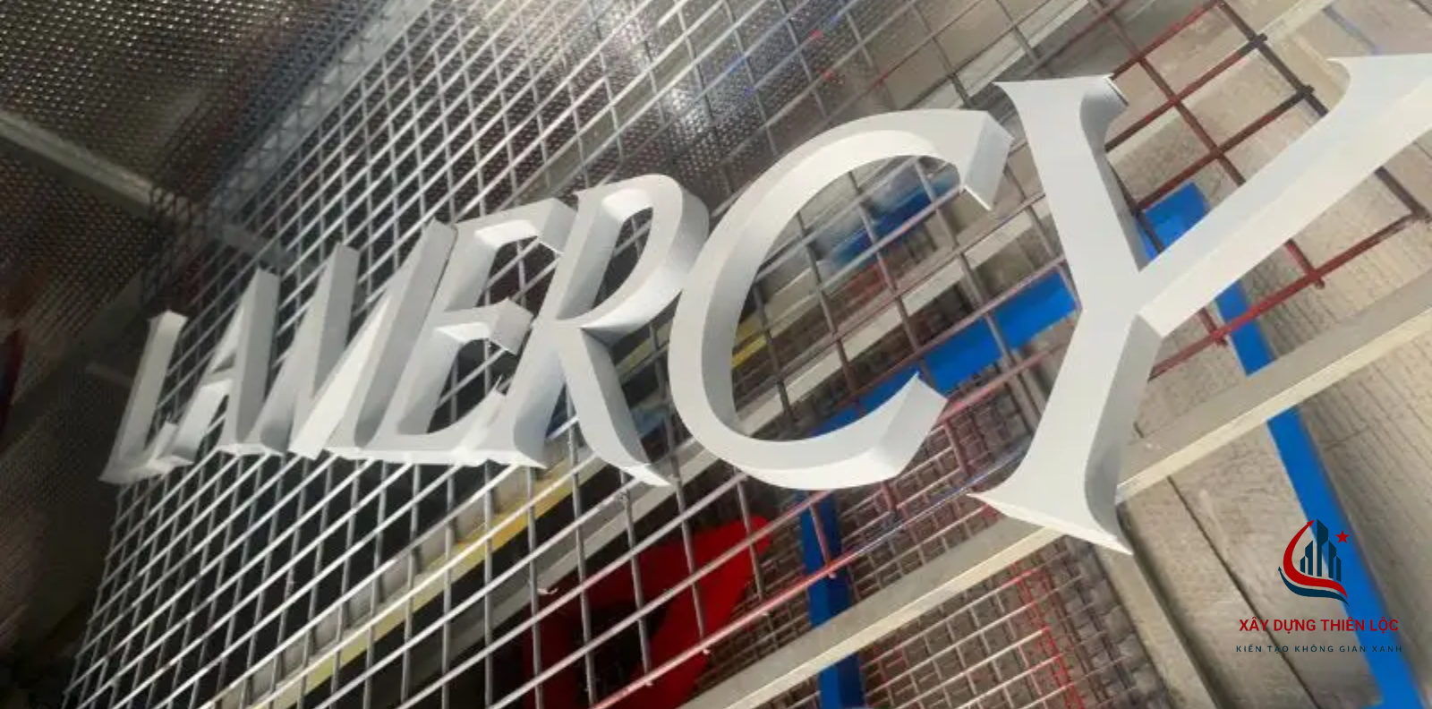 Thi Công Chữ Inox Sơn Hấp Nhiệt Tứ Liên - Tây Hồ: Giải Pháp Trang Trí và Quảng Cáo Hiệu Quả