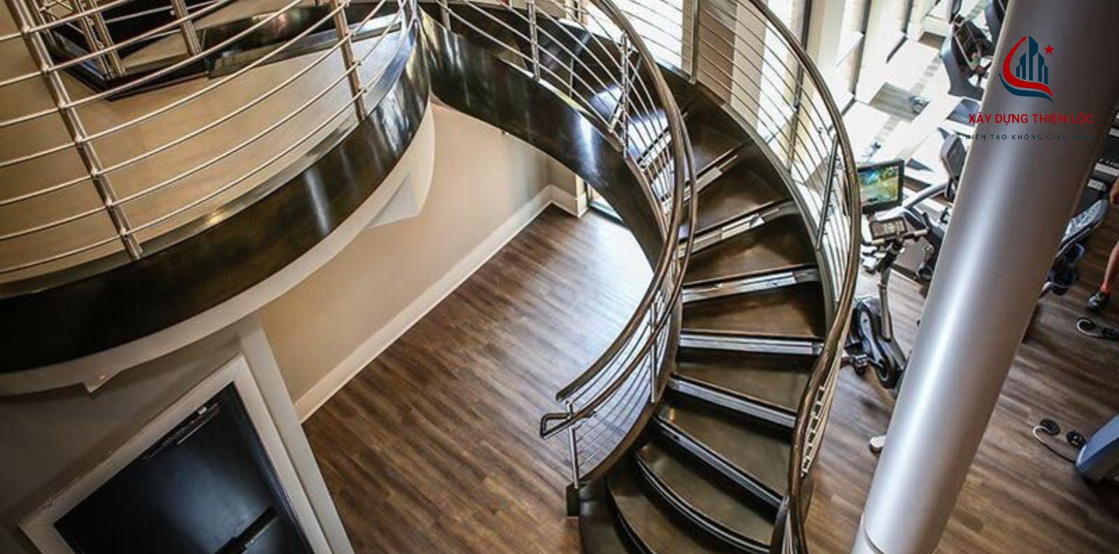 Thi Công Cầu Thang Inox Xoắn Ốc Phố Huế - Hai Bà Trưng: Giải Pháp Sang Trọng và Bền Vững